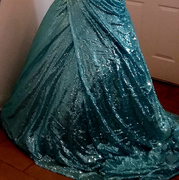 "WYNTER" Ocean Blue Sequin Wedding Ballgown Set - Picture 11 of 15